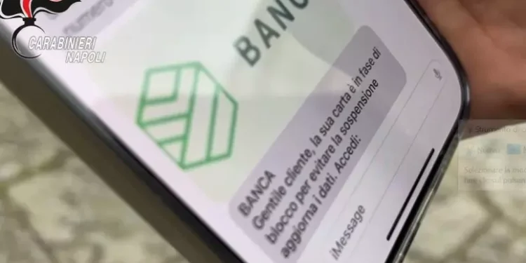 Scoperta una centrale operativa per truffe online nel cuore di Napoli: denunciato un 27enne