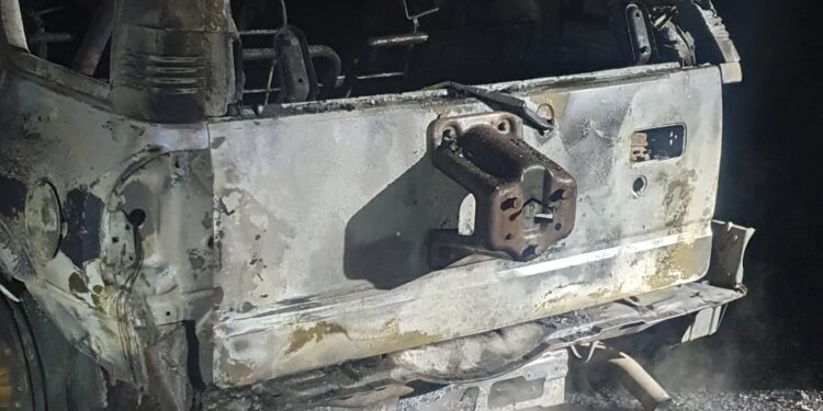 Auto in fiamme nella notte a Padula. Probabile corto circuito