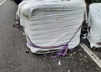 Salerno, ciclista travolto e ucciso dal carico di un camion: autista indagato per omicidio stradale