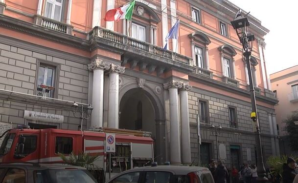Incendio al Comune di Sarno: il rogo sarebbe partito dal primo piano