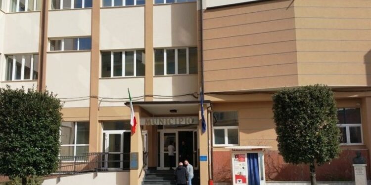 Offesero il responsabile dell’ufficio tecnico di Sala Consilina: scatta il risarcimento