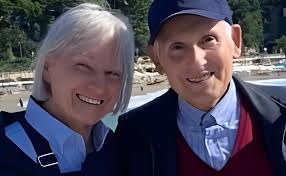 Commozione e dolore a Roscigno per i funerai dei due coniugi investiti a Villasanta