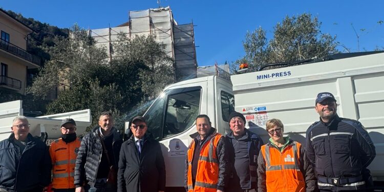 Nuovi mezzi per la raccolta differenziata porta a porta a Roccadaspide