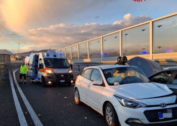 Scontro in A2 a Battipaglia: 7 persone ferite. Due sono gravi