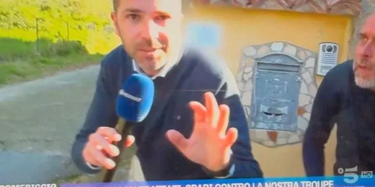 Cosenza, colpi d’arma da fuoco contro Vincenzo Rubano, inviato di ‘Pomeriggio Cinque’: paura per la troupe
