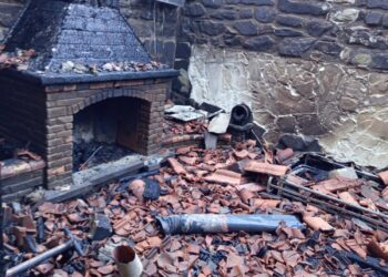 Incendio distrugge un’abitazione ad Aquara: al via raccolta fondi per famiglia che ha perso tutto