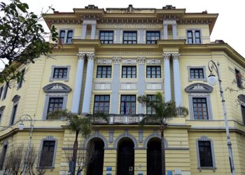 Lite al liceo “Tasso” di Salerno: studente spara un compagno con una pistola a piombini   