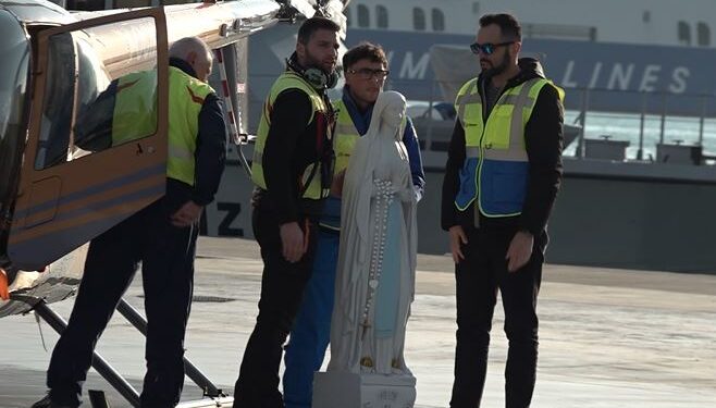 Salerno, la Madonna di Lourdes arriva in elicottero a Piazza della Libertà