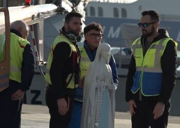 Salerno, la Madonna di Lourdes arriva in elicottero a Piazza della Libertà