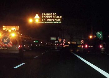 Limitazioni al transito per il passaggio di un trasporto eccezionale sulla A2  del Mediterraneo