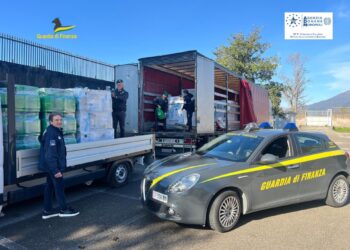 Sequestrate di bombole di gas refrigerante di contrabbando a Scafati: 5 persone denunciate
