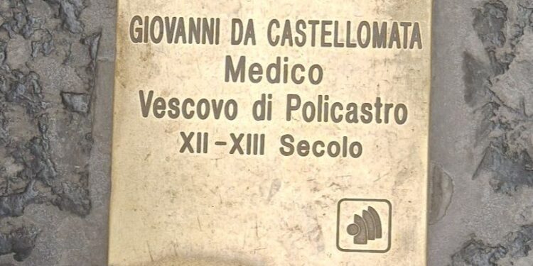A Salerno una mattonella commemorativa dedicata a Giovanni Castellomata, vescovo di Policastro nel 1254