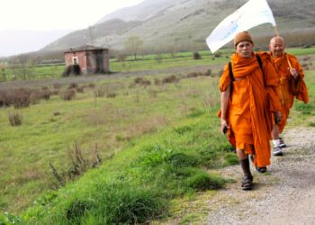 La Walk for World Peace fa tappa nel Vallo di Diano: il cammino dei monaci tibetani attraverso l’Italia