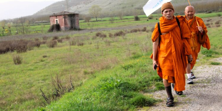 La Walk for World Peace fa tappa nel Vallo di Diano: il cammino dei monaci tibetani attraverso l’Italia