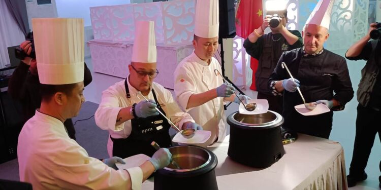 Gemellaggio gastronomico a Latronico tra Cina e Basilicata. Successo per il progetto “Vedere cinese, mangiare italiano”.