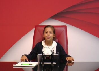 Antonia legge le notizie di stasera di Italia2kidz