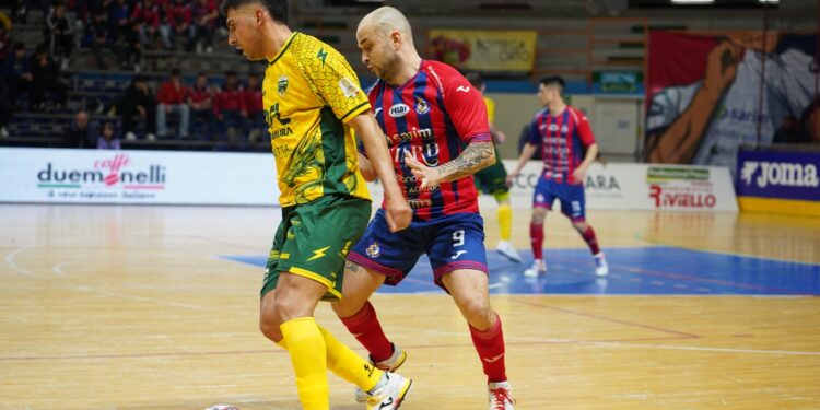Lo Sporting Sala Consilina cede nel derby, ma la rimonta dà speranza a Conde: la Feldi vince 4-3 a 12″ dalla sirena