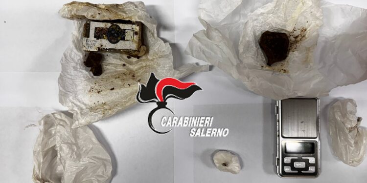Ai domiciliari con cocaina ed hashish: scatta l’arresto a Salerno
