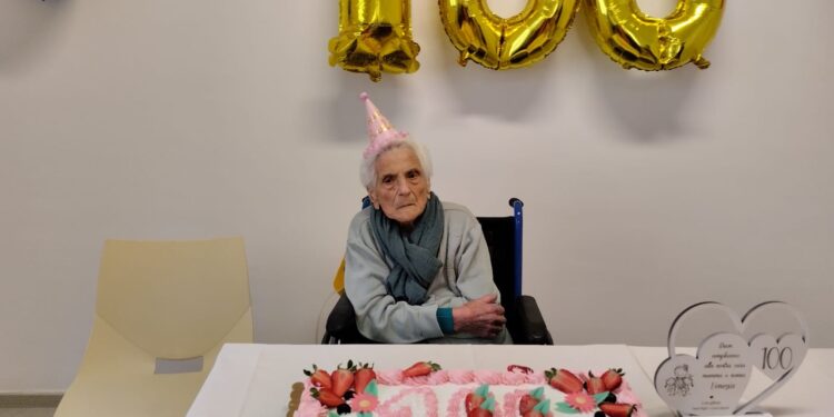 A Bellosguardo, nonna Venezia Mazza compie 100 anni