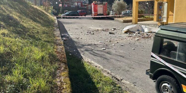 Esplosione a Lagonegro: paura in un condominio, ma nessun ferito