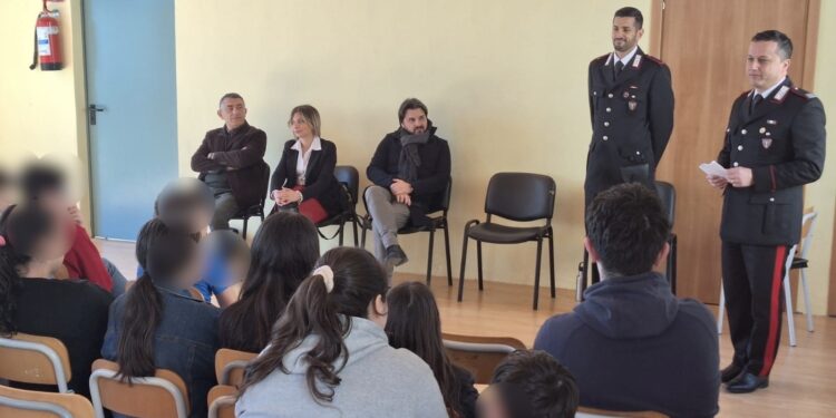Lezione speciale dei Carabinieri Parco di Teggiano alle Scuole di San Rufo per la Giornata Nazionale delle Foreste”