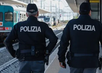 Pusher arrestato sul treno tra Battipaglia e Capaccio Paestum: sequestrati 19 grammi di crack e 6 di hashish