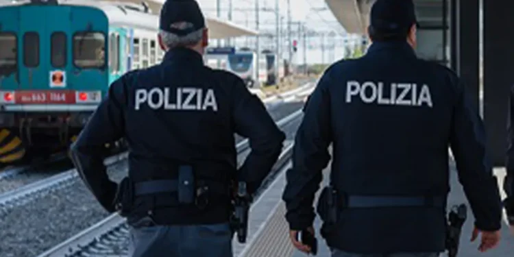 Pusher arrestato sul treno tra Battipaglia e Capaccio Paestum: sequestrati 19 grammi di crack e 6 di hashish