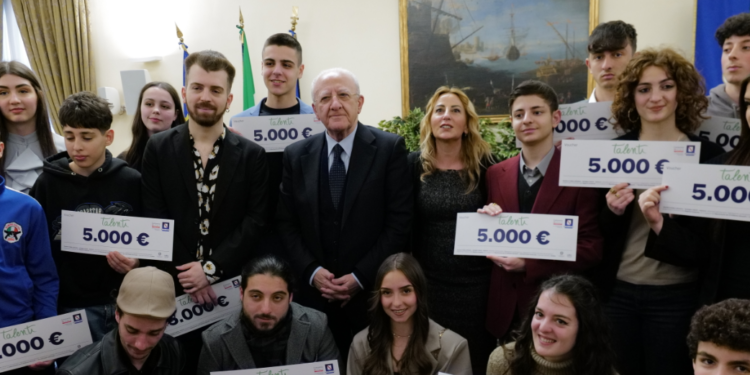 La Regione Campania premia i giovani talenti con un voucher da 5000 euro