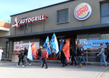 Si torna a protestare sull’area di servizio Potenza-Sicignano: a rischio il futuro di sessanta persone