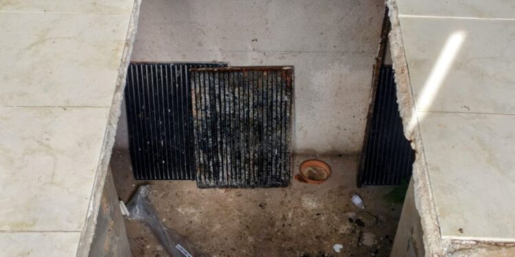 Coppia di coniugi precipita in una grata al cimitero di Giffoni Valle Piana