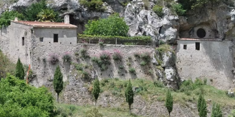 Riapre l’Eremo di San Michele a Le Grottelle di Padula, tra i beni culturali di rilievo del Vallo di Diano