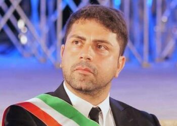 Ascea, il sindaco mette in guardia: “Attenzione alle truffe, usano un numero falso con il mio nome”
