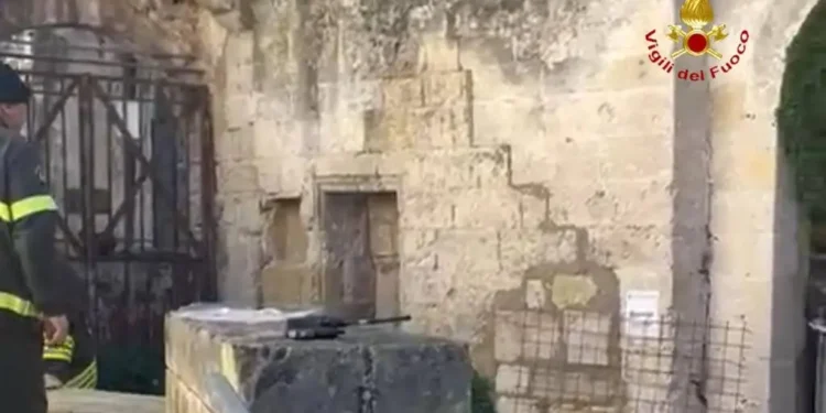 Incendio in una grotta dei Sassi di Matera: intervengono i vigili del fuoco