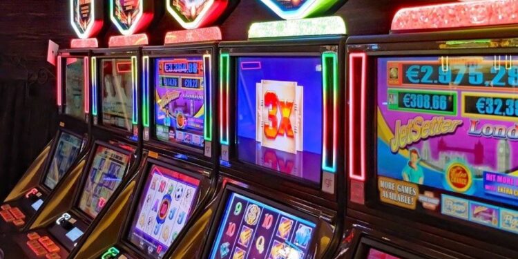 Trafugava denaro dalle slot machine, sorpreso e arrestato un 54enne di Casal Velino