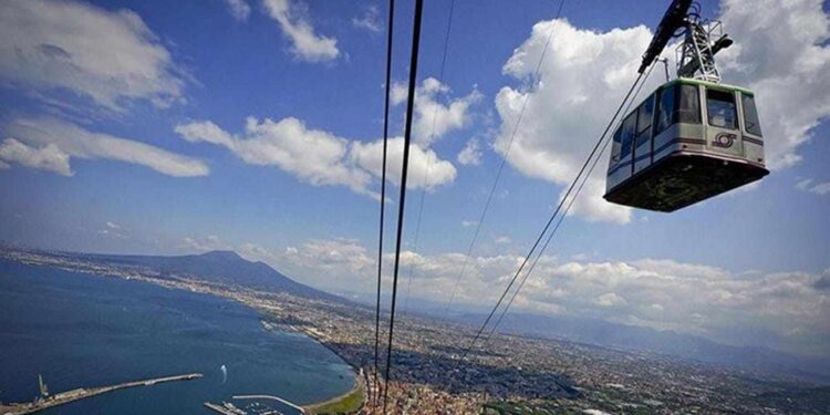 Precipita cabina della funivia: tragedia sul Monte Faito, ci sono vittime