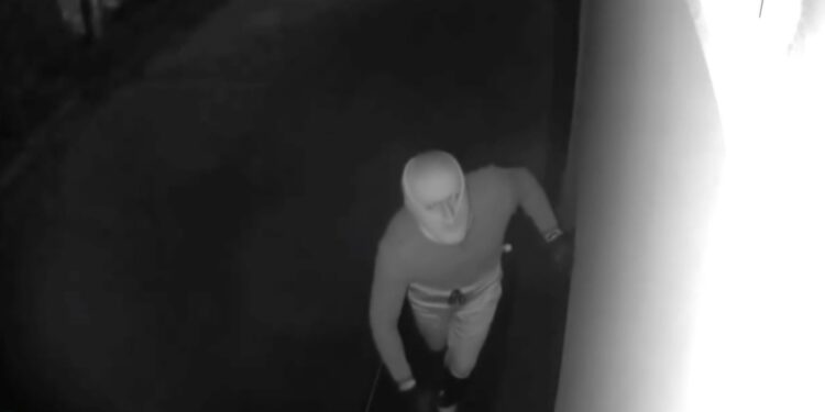 Tentato furto a Caggiano: i ladri fuggono grazie all’intervento dei Carabinieri e al sistema di videosorveglianza