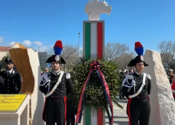 Manfredonia ricorda con un monumento i due giovani carabinieri morti in servizio un anno fa a Campagna