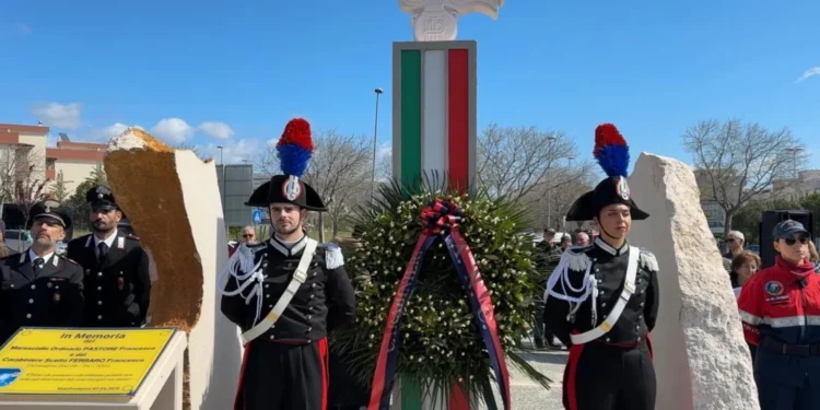 Manfredonia ricorda con un monumento i due giovani carabinieri morti in servizio un anno fa a Campagna