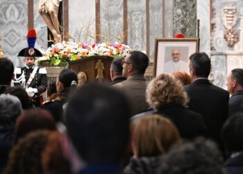 A Salerno una veglia di preghiera nel ricordo di Papa Francesco