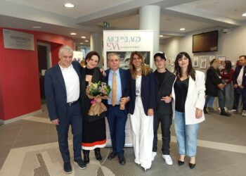 La cantante Arisa e Samuele Carrino in visita al Crob di Rionero: una giornata tra musica, solidarietà e cura con Arcipelago Eva