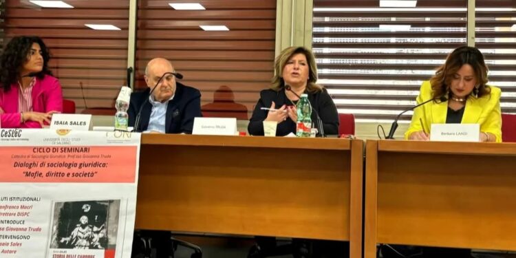 Don Patriciello, il parroco che con la preghiera combatte la mafia, ospite all’Università di Salerno