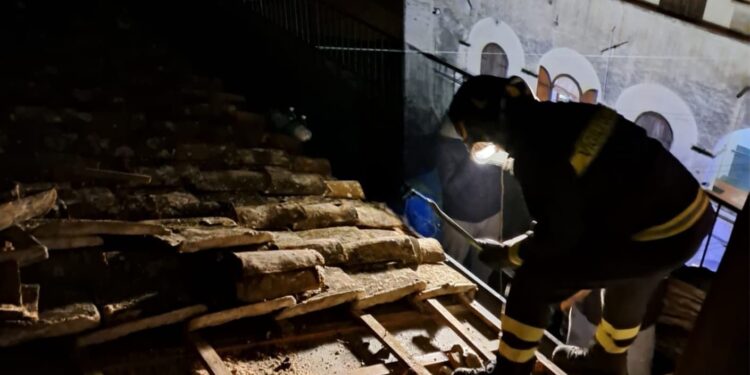 Incendio in un’abitazione a Ogliara: provvidenziale l’intervento dei Vigili del Fuoco