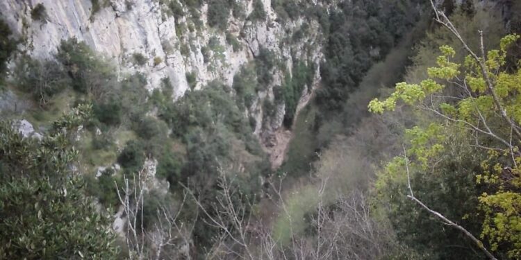 Turista perde l’orientamento e cade in un dirupo tra Agerola e Amalfi. Salvato