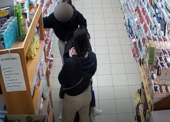 Ladre in azione con passeggino in un supermercato nel Vallo di Diano: rubati prodotti per la cura della persona