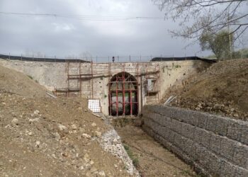 Caggiano, continuano i lavori sul ponte comunale “Calabri”, chiuso da qualche anno per motivi di sicurezza