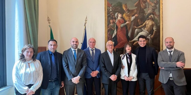 “Rafforzare i collegamenti nell’agro nocerino sarnese”. Il Sottosegretario Ferrante incontra i sindaci