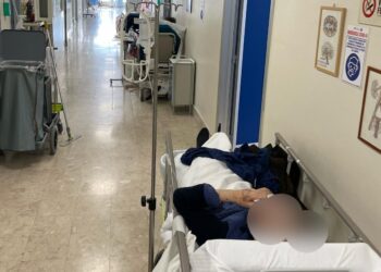 Pazienti ricoverati in barella all’ospedale Umberto I di Nocera. La Cisl Fp: “Situazione insostenibile per pazienti e operatori”