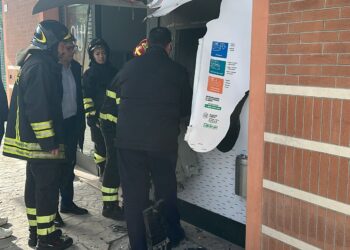 Fanno esplodere con una bomba lo sportello bancomat della Banca Popolare di Bari a Oliveto Citra: paura nella notte
