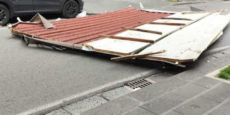 L’Agro devastato dal maltempo, volata la copertura di un tetto