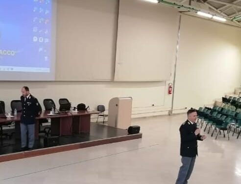 “Proteggi il tuo Mondo Digitale”:  gli studenti del “Sacco” di Sant’Arsenio incontrano la Polizia Postale di Salerno